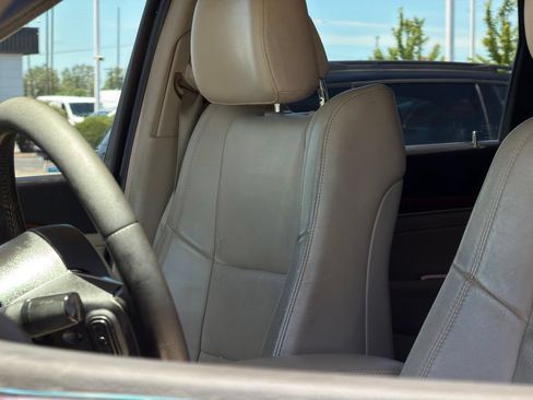 Used 2011 Jeep Grand Cherokee Limited w/ Luxury Group II AWD/4WD image 14
