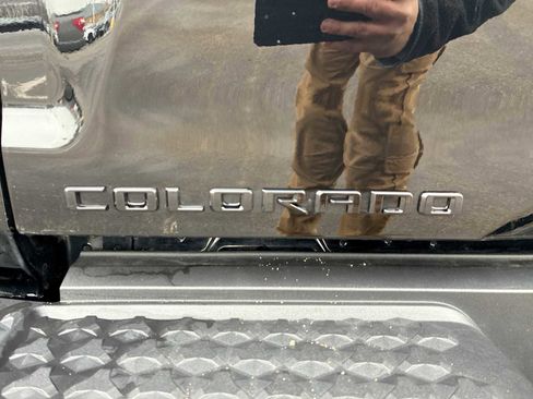 Certified 2025 Chevrolet Colorado Z71 w/ Midnight Edition image 32