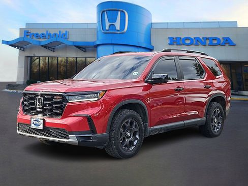 Certified 2023 Honda Pilot TrailSport image 3