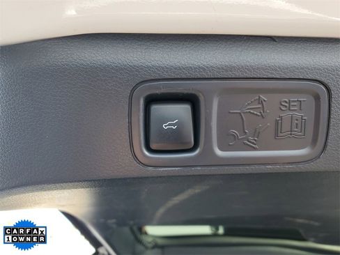 Used 2023 Ford Expedition Limited image 10