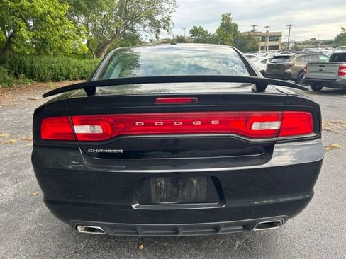 Used 2012 Dodge Charger SE RWD image 4