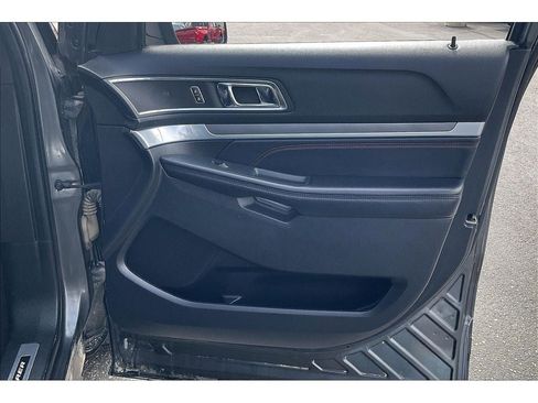 Used 2018 Ford Explorer Sport AWD/4WD image 25