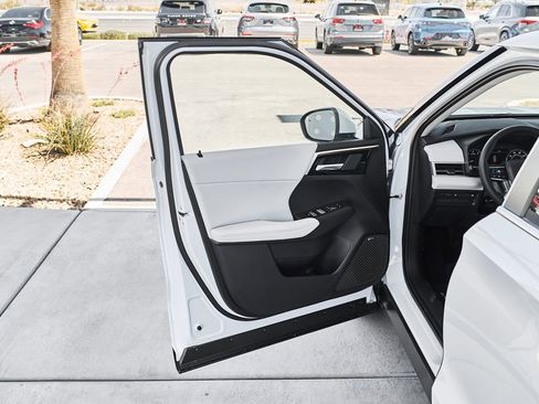 New 2026 Mitsubishi Outlander SE FWD image 16