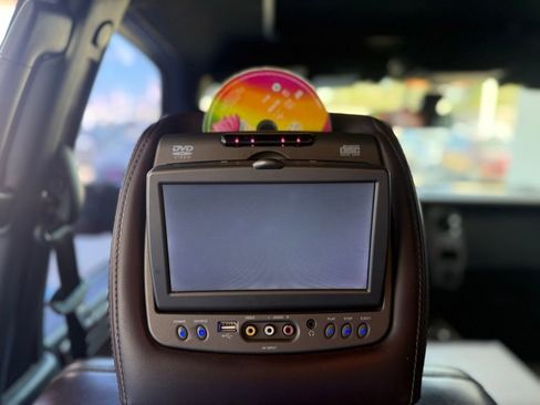 Used 2016 Ford Expedition EL Platinum image 19