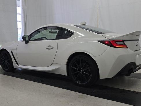 Used 2023 Toyota GR86 Premium w/ ALL Weather Mat Package (TMS) RWD image 4