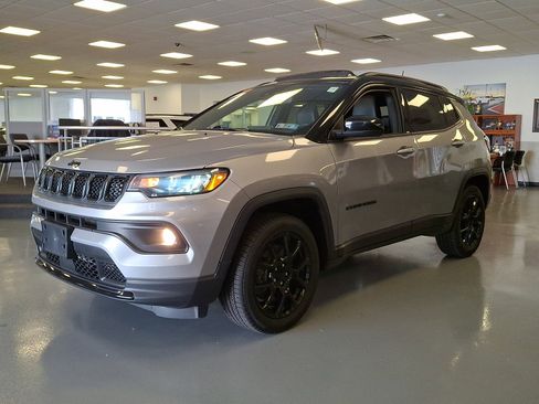 Certified 2023 Jeep Compass Latitude w/ Sun and Sound Group AWD/4WD image 3