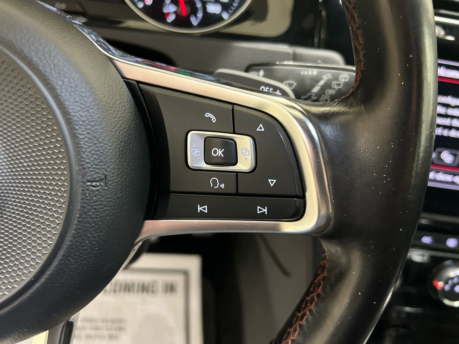 Used 2018 Volkswagen GTI SE FWD image 21
