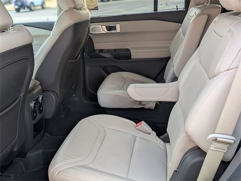 Used 2020 Ford Explorer Platinum w/ Premium Technology Package image 29