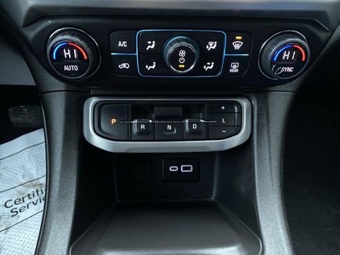 Certified 2023 GMC Acadia SLE w/ Driver Convenience Package image 3