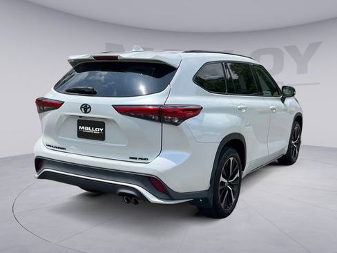 Used 2022 Toyota Highlander XSE AWD/4WD image 5