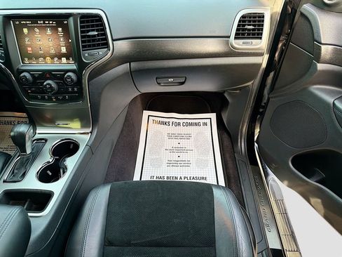 Used 2017 Jeep Grand Cherokee Altitude image 17