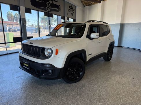 Used 2017 Jeep Renegade Altitude image 3