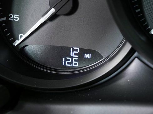 New 2026 Porsche Macan image 12