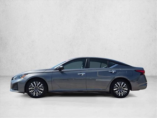 Used 2025 Nissan Altima 2.5 SV FWD image 8