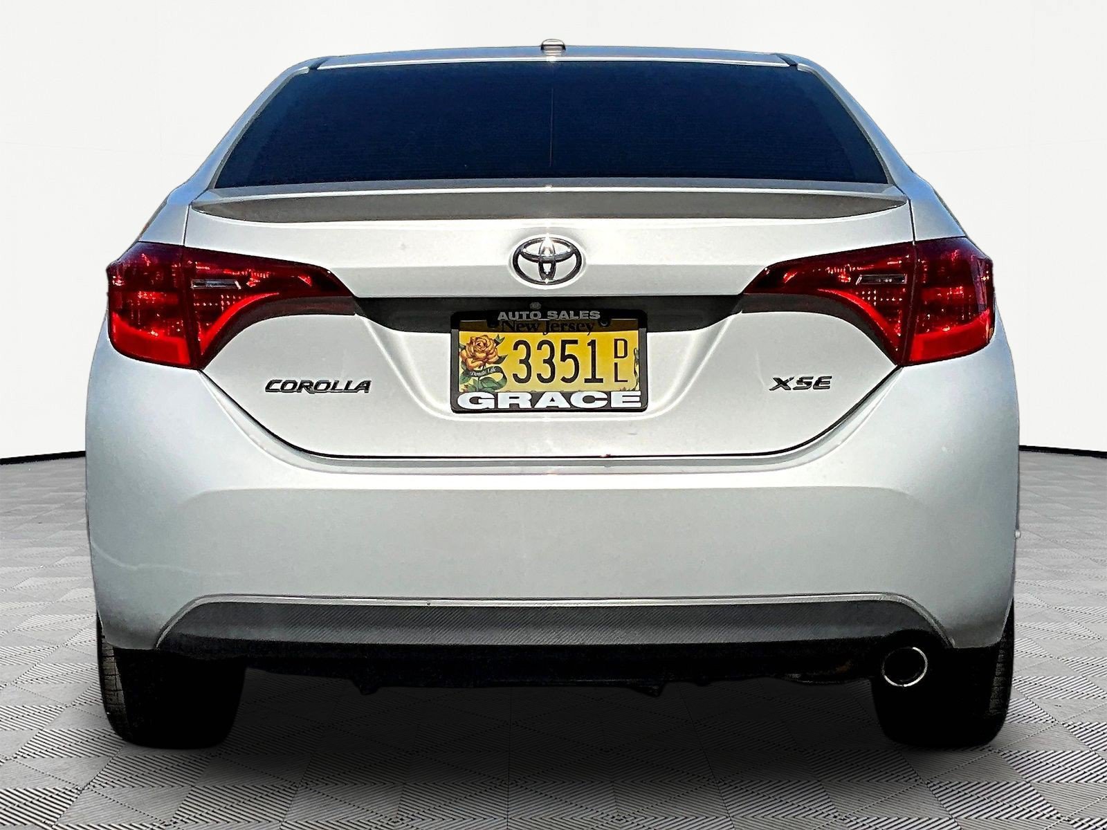 Used 2017 Toyota Corolla XSE w/ Carpet Mat Package (TMS) FWD image 5