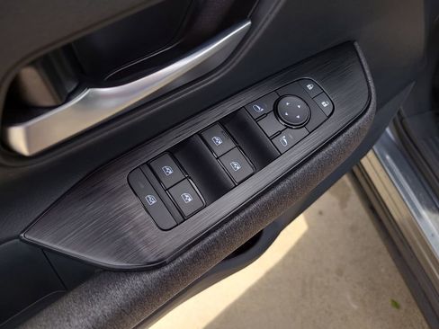 Certified 2025 Nissan Kicks SV image 17