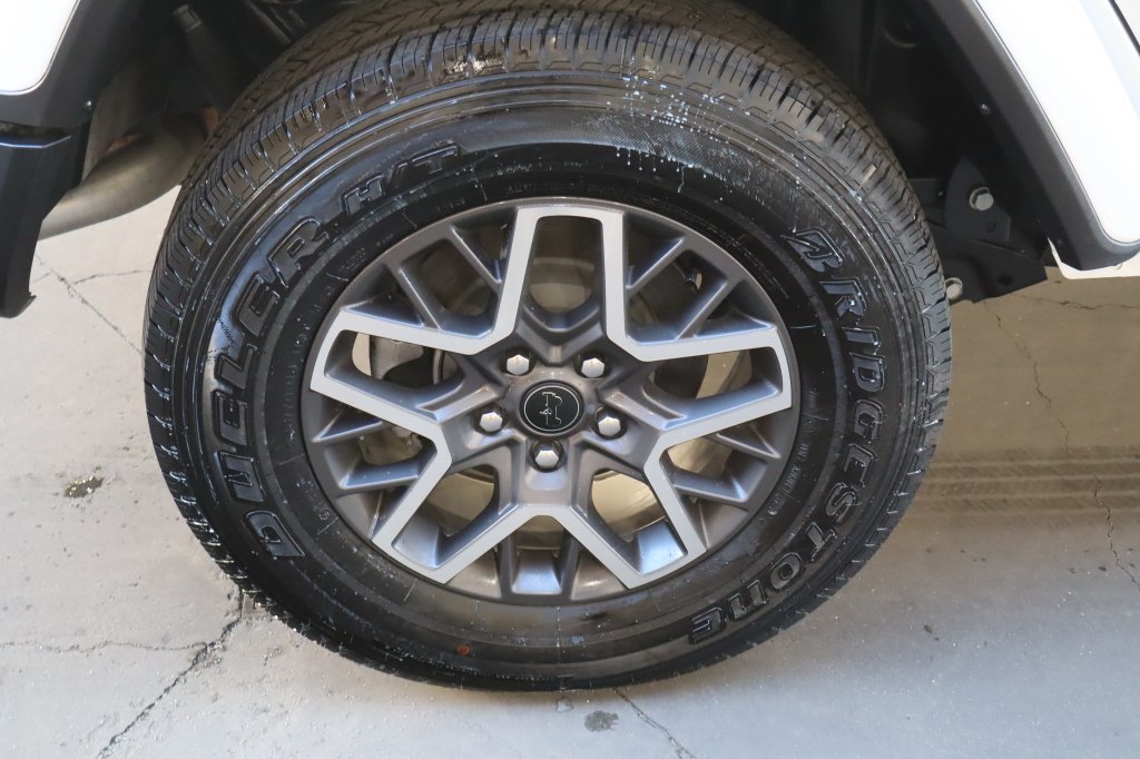 Used 2026 Jeep Wrangler Unlimited Sahara AWD/4WD image 14