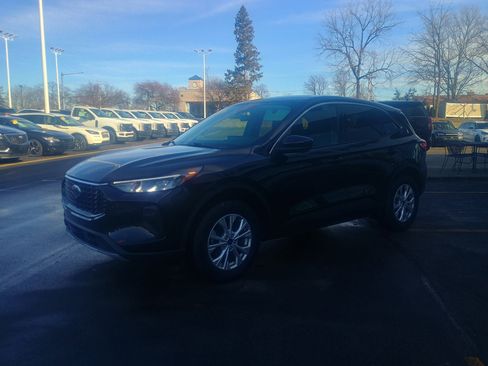 Used 2023 Ford Escape Active w/ Tech Pack #2 image 3