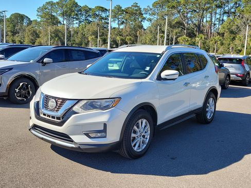 Used 2018 Nissan Rogue SV w/ Premium Package image 3