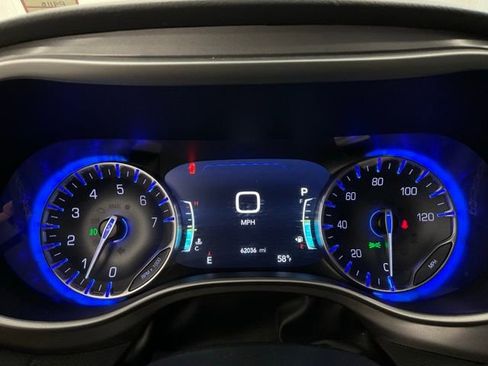 Used 2023 Chrysler Pacifica Touring-L FWD image 15
