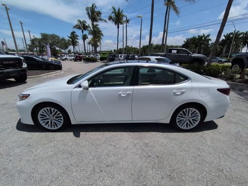 Used 2018 Lexus ES 350 w/ Luxury Package w/Wood Trim FWD image 8