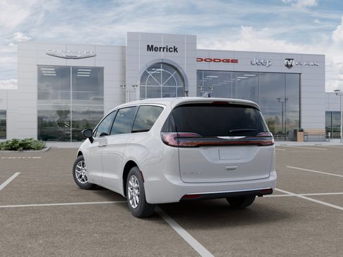 New 2026 Chrysler Pacifica Select FWD image 3