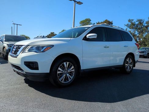 Used 2019 Nissan Pathfinder S image 2