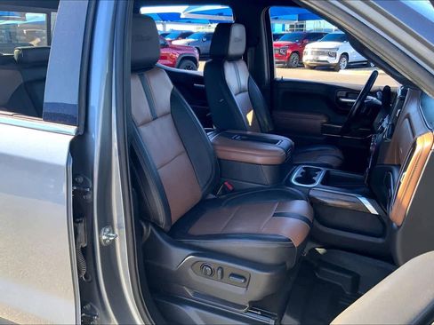 Used 2022 Chevrolet Silverado 1500 High Country w/ Technology Package image 9
