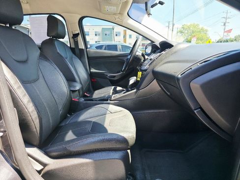 Used 2015 Ford Focus SE w/ Equipment Group 201A FWD image 17