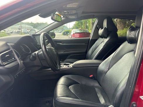 Used 2022 Toyota Camry XLE image 17