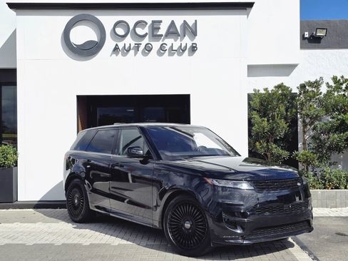 Used 2023 Land Rover Range Rover Sport SE Dynamic AWD/4WD image 2