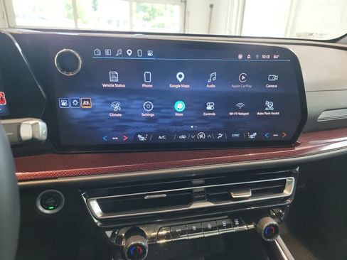 Used 2024 Chevrolet Traverse Z71 w/ Enhanced Driving Package AWD/4WD image 15