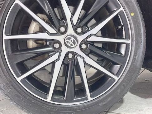 Used 2021 Toyota Camry SE image 10