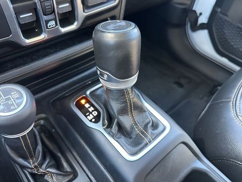 Used 2022 Jeep Wrangler Unlimited Sahara image 15