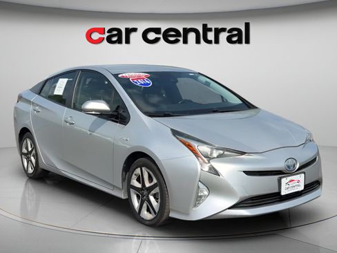 Used 2016 Toyota Prius Three Touring FWD image 7