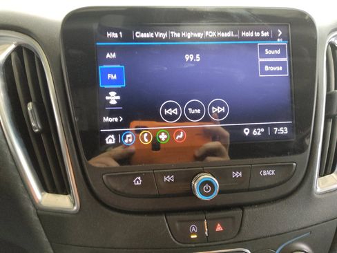 Used 2021 Chevrolet Malibu LT image 25