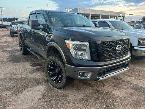 Used 2017 Nissan Titan PRO-4X AWD/4WD image 4