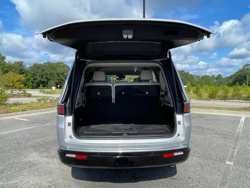 Used 2022 Jeep Wagoneer Series II RWD image 50