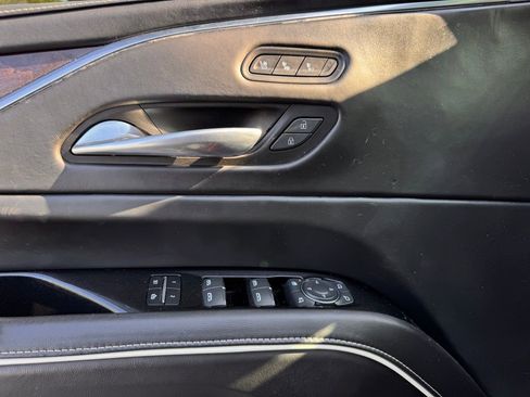 Used 2022 Cadillac Escalade ESV Sport Platinum AWD/4WD image 16