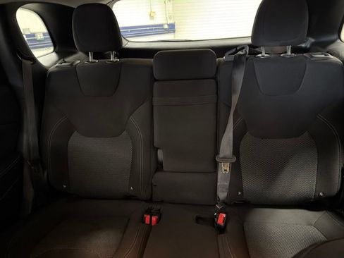 Used 2019 Jeep Cherokee Latitude w/ Cold Weather Group AWD/4WD image 15