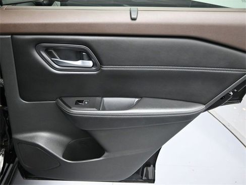 Used 2022 Nissan Rogue SL w/ SL Premium Package image 29