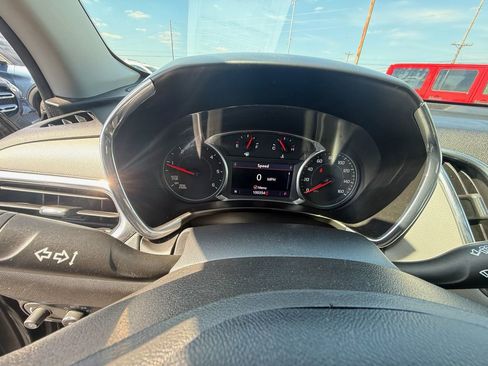 Used 2019 Chevrolet Equinox LT w/ Sun & Navigation Package FWD image 17