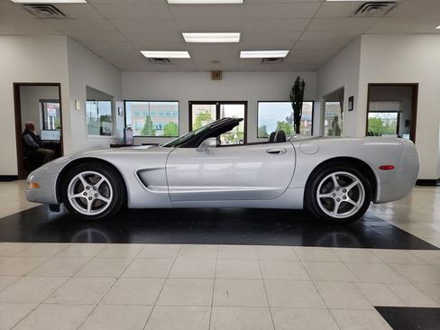 Used 2000 Chevrolet Corvette Convertible RWD image 4