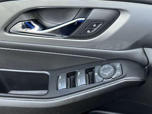 Used 2023 Chevrolet Traverse LT image 15