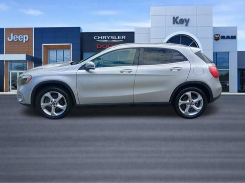 Used 2018 Mercedes-Benz GLA 250 4MATIC image 2