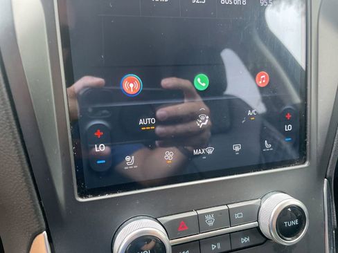 Used 2024 Ford Edge Titanium image 45