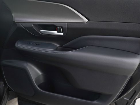 Used 2024 Toyota Grand Highlander XLE image 9