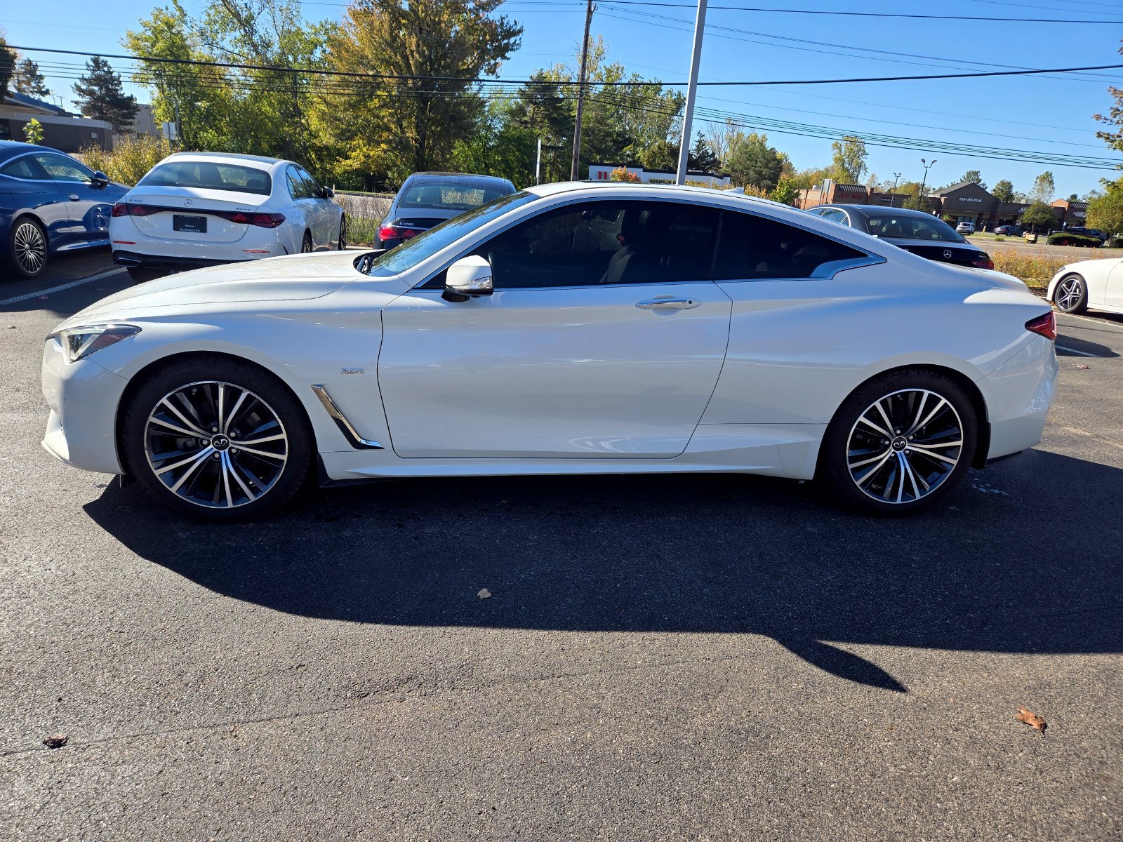 Used 2020 INFINITI Q60 3.0t Luxe w/ Essential Package AWD/4WD image 2