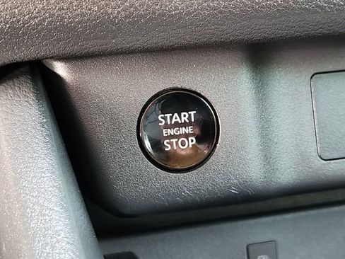 Used 2024 Nissan Rogue SL FWD image 20