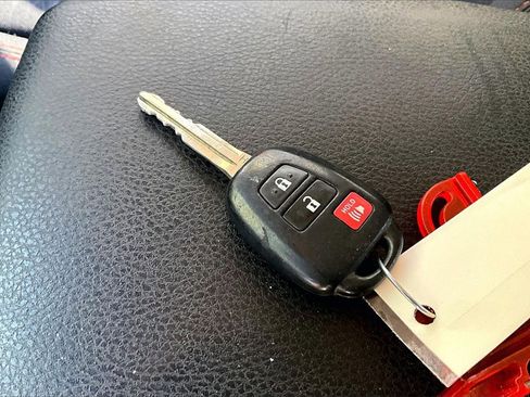 Used 2019 Toyota Tacoma image 32